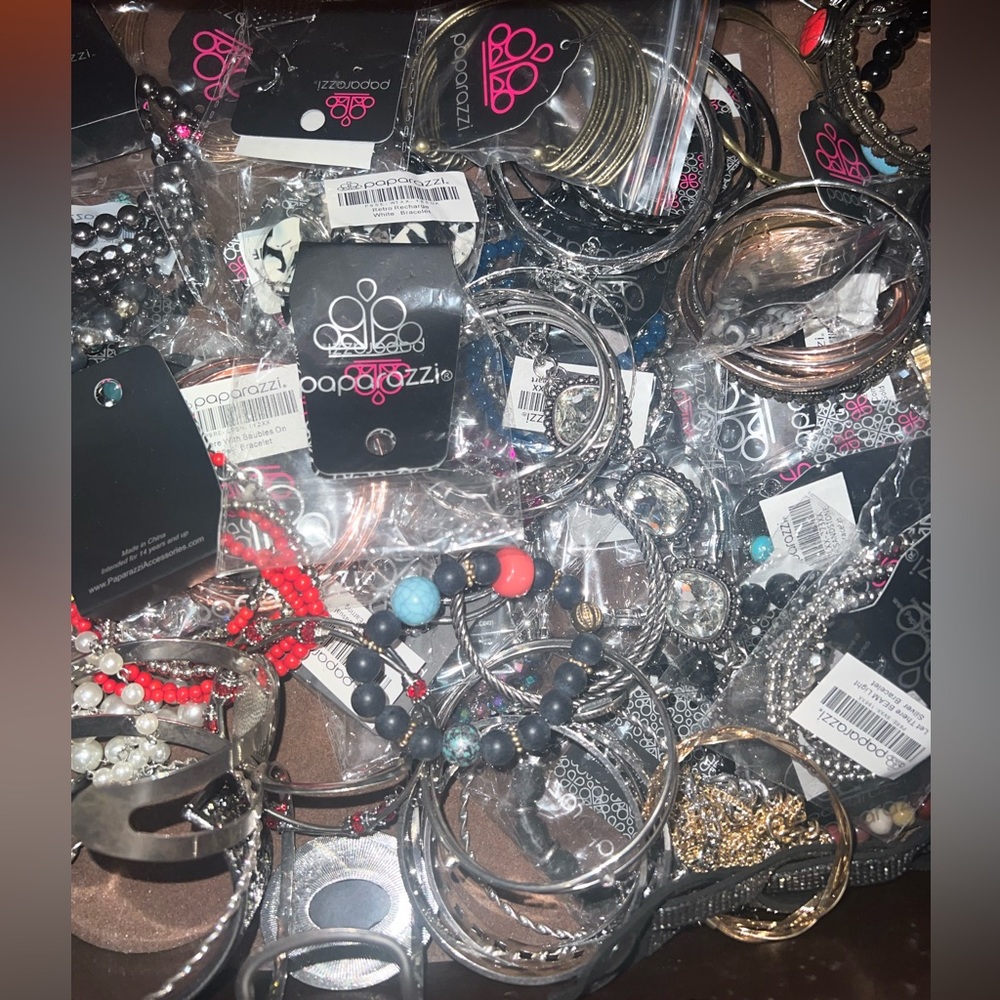 Paparazzi jewelry 20 pieces for 20 dollars mystery bags